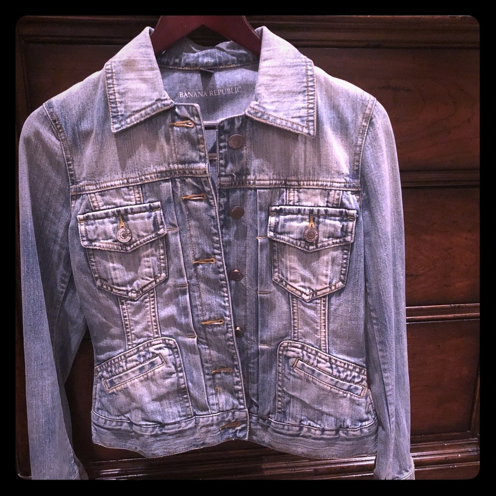 Adorable Banana Republic denim jacket, small